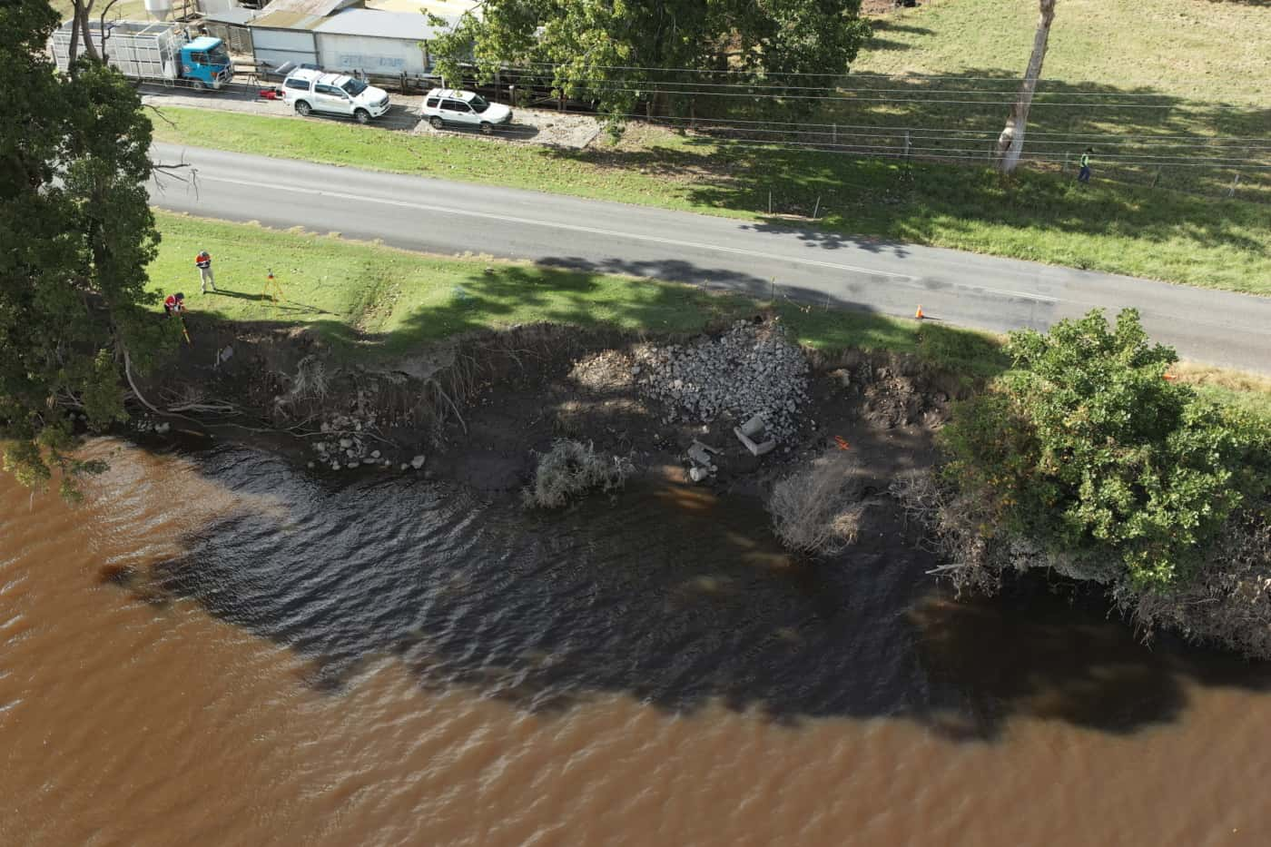 IMG_KSC-Survey_landslide_road_riverbank